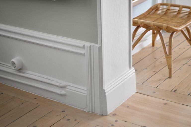 Couper des plinthes en angle