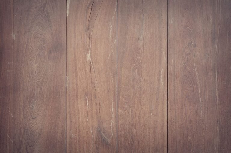 Réparer une rayure sur un parquet stratifié