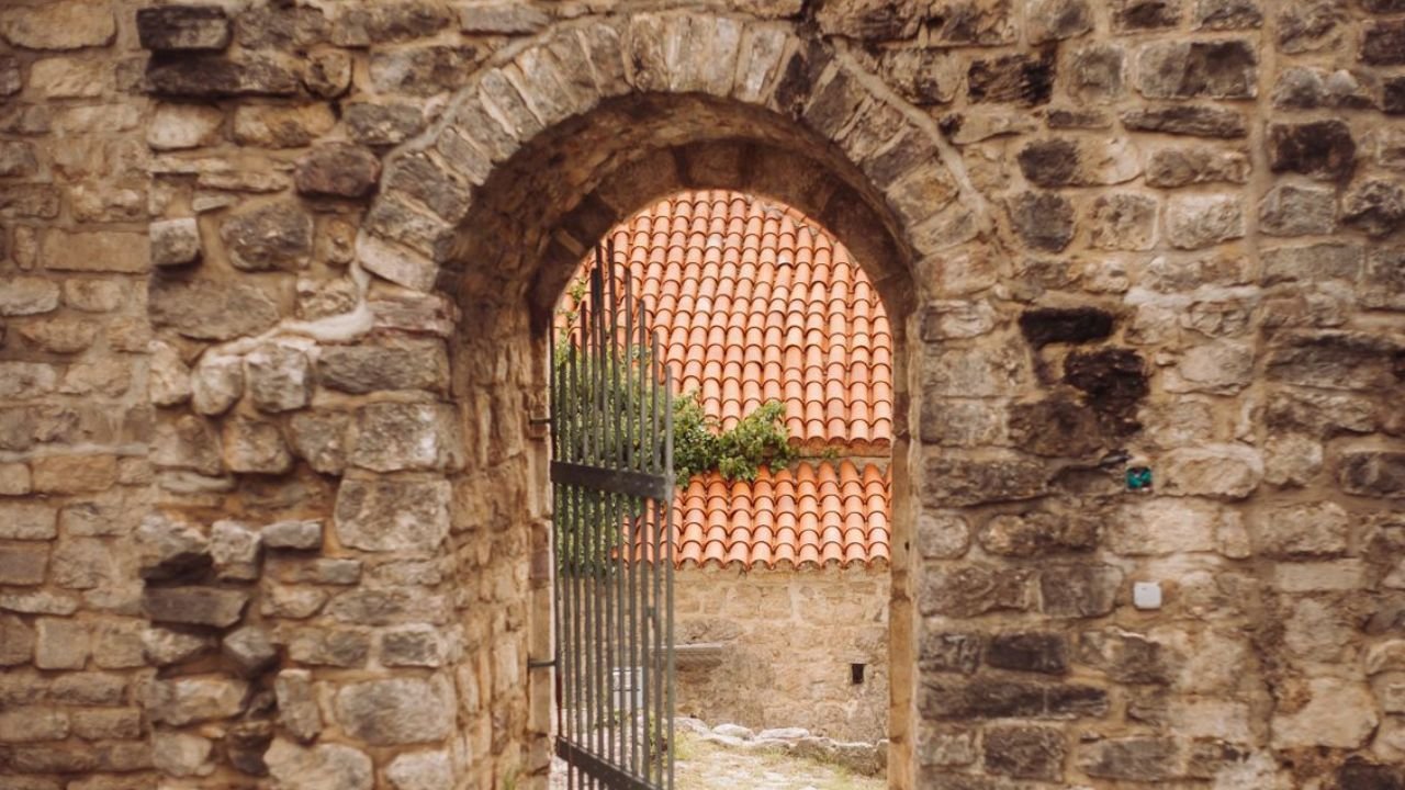 Faire un jambage dans une ouverture de mur en pierre